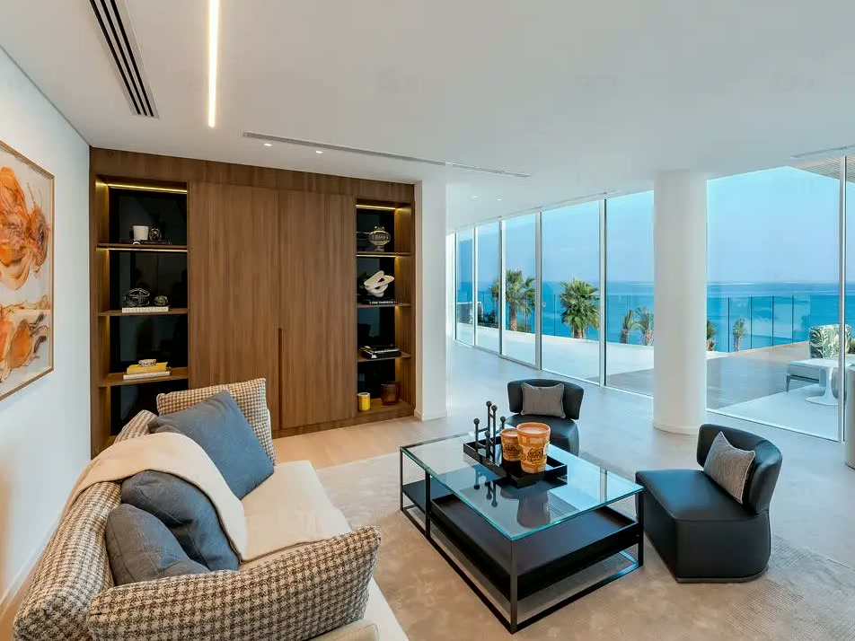 Zuhha lounge with sea view
